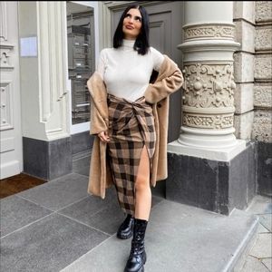 🎈LAST ONE! Zara Plaid skirt with knot